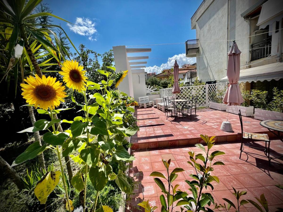 Hotel Le Ceramiche Montalto Uffugo Exterior foto