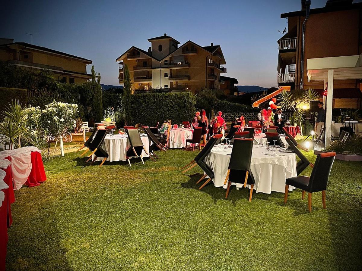Hotel Le Ceramiche Montalto Uffugo Exterior foto