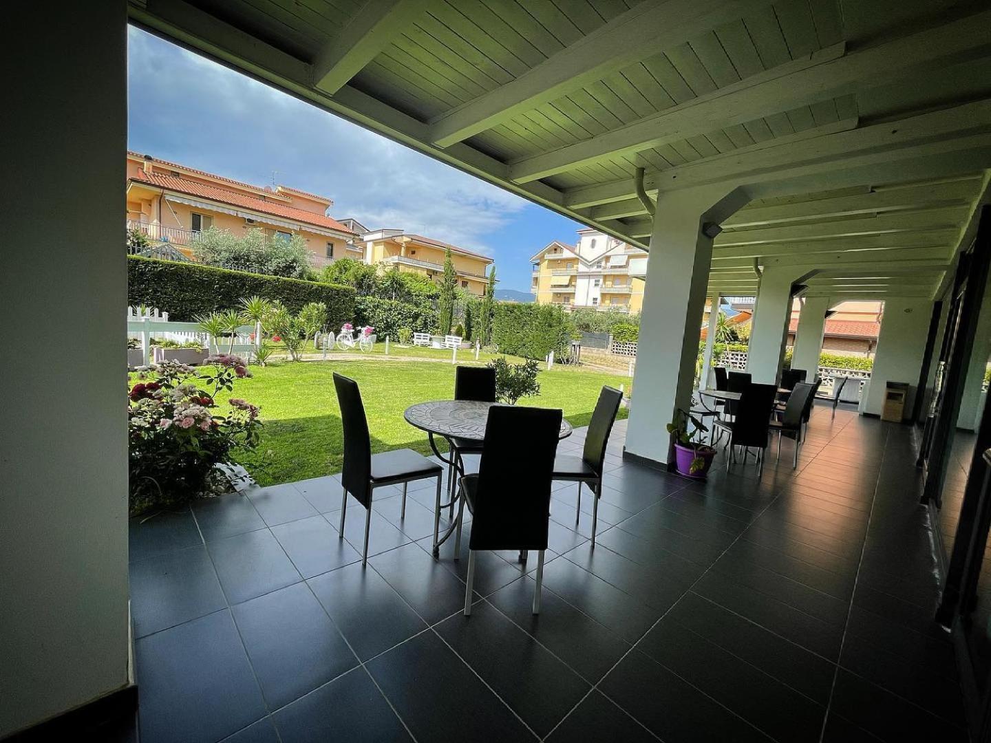 Hotel Le Ceramiche Montalto Uffugo Exterior foto