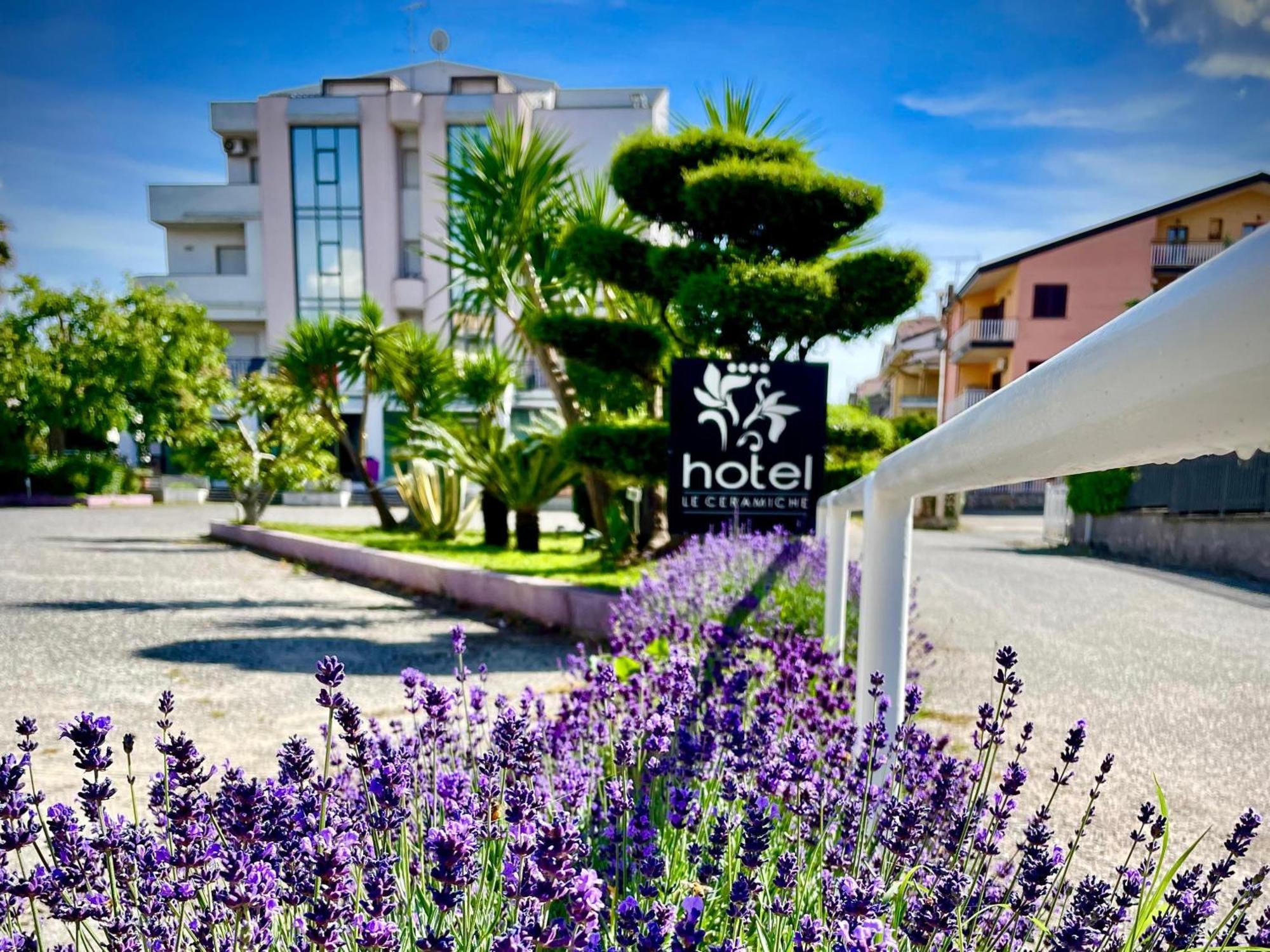Hotel Le Ceramiche Montalto Uffugo Exterior foto