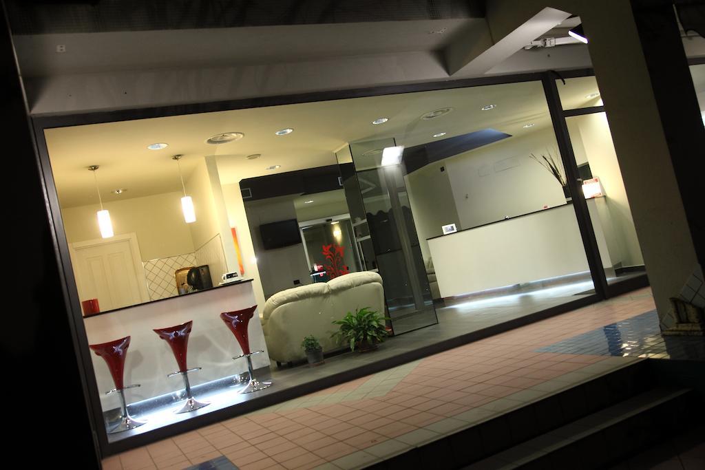 Hotel Le Ceramiche Montalto Uffugo Exterior foto